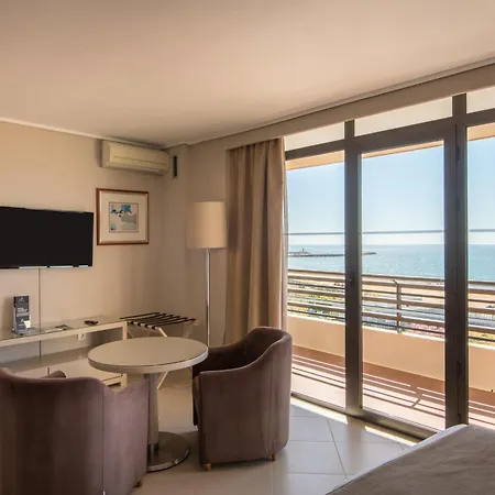 Gale Ampalius Hotel 4*